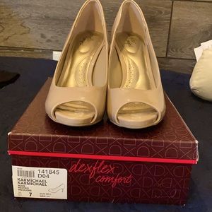 Karmichael nude peep-toe heel